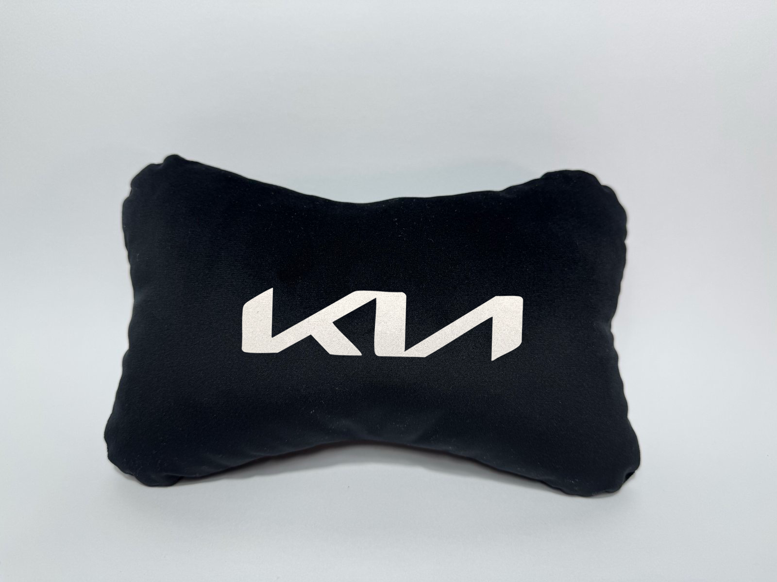 Χειροποίητα μαξιλάρια κεφαλιού KIA NEW LOGO - μαύρο σουέτ