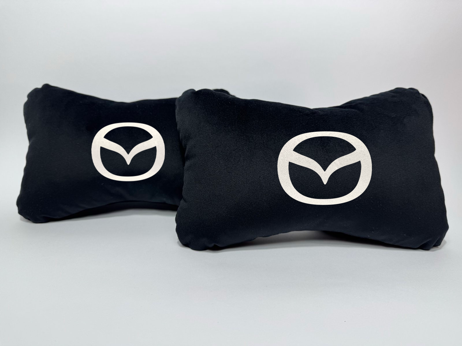 Χειροποίητα μαξιλάρια κεφαλιού MAZDA LOGO - μαύρο σουέτ