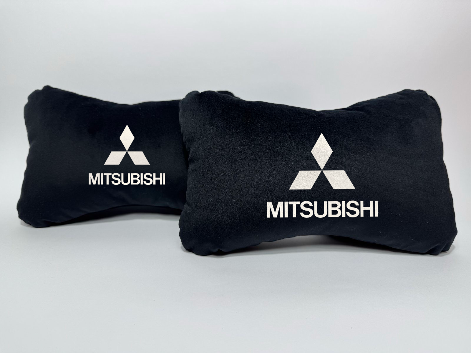 Χειροποίητα μαξιλάρια κεφαλιού MITSUBISHI LOGO - μαύρο σουέτ