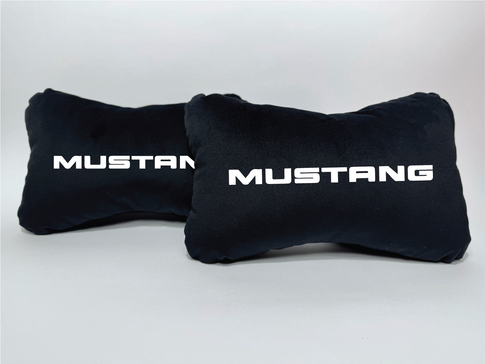 Χειροποίητα μαξιλάρια κεφαλιού MUSTANG - μαύρο σουέτ